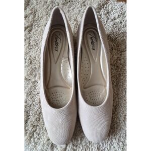 Trotters Lauren Beige Sparkly Women's Dress Wedge Size 8.5N ***EUC***